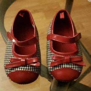 Size 6-12 month babygirl shoes, new.